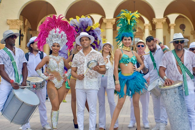 Group of people wearing outfits to match Hora Loca
